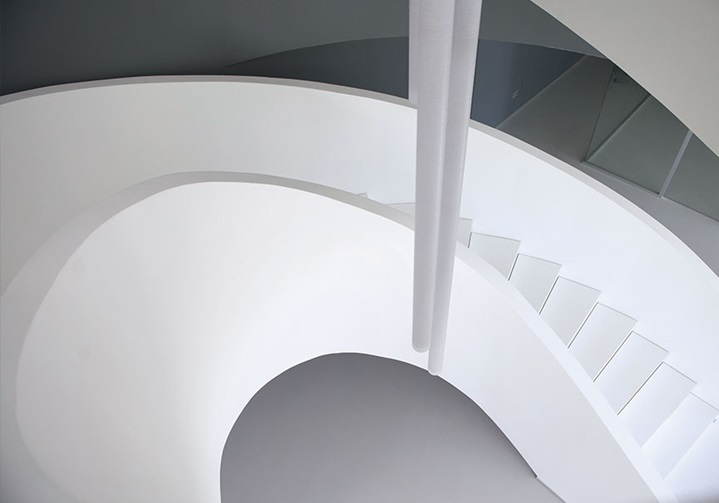 Caption-LG-Sculptural-Staircase-864x604.jpg