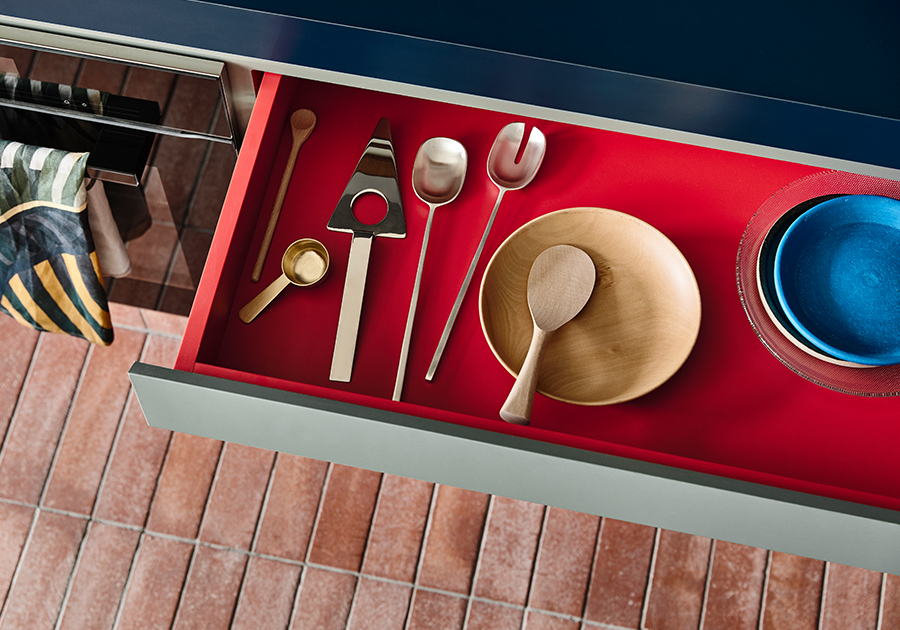 Studio-Kitchen-by-Kennedy-Nolan-ColouredDrawer-Interior